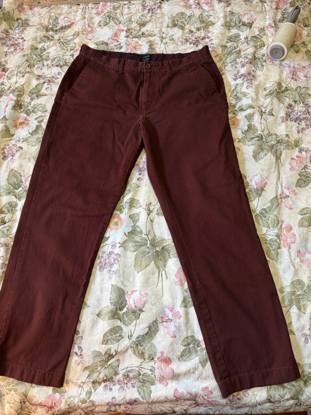 J.Crew Factory Sutton Men’s 33x30 Burgundy Maroon Straight Chino Pants